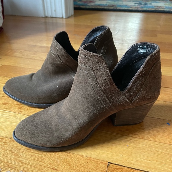 Brown suede boots - Picture 3 of 3